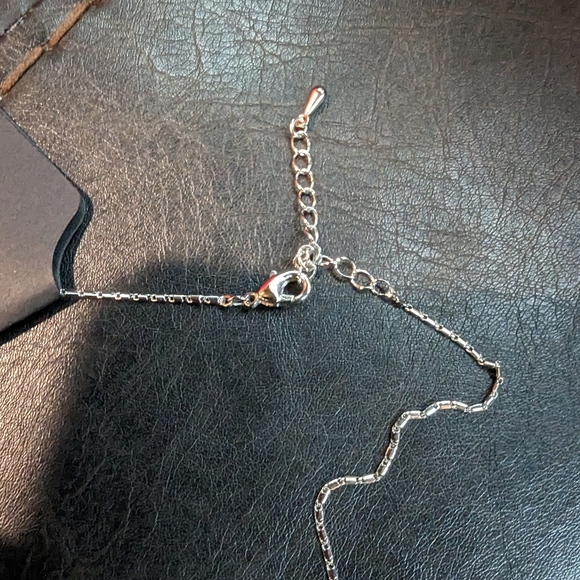 18 inch Fox Pendant Necklace - Picture 3 of 4